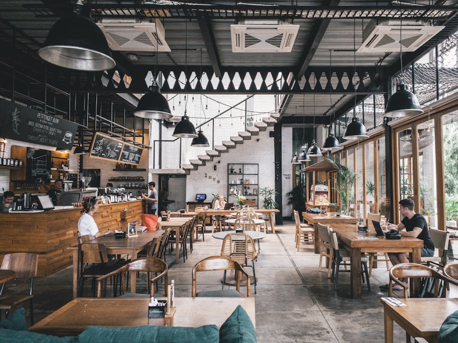 Interior de un restaurante en servicio